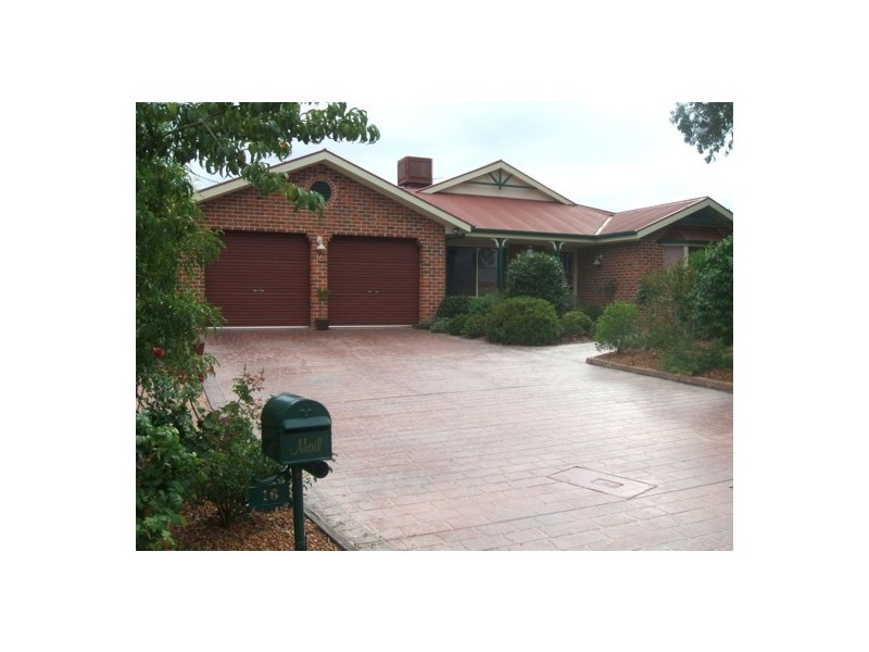 16 Honeysuckle St, Thurgoona NSW 2640