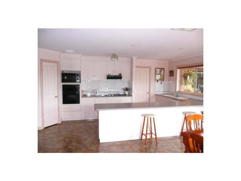 16 Honeysuckle St, Thurgoona NSW 2640