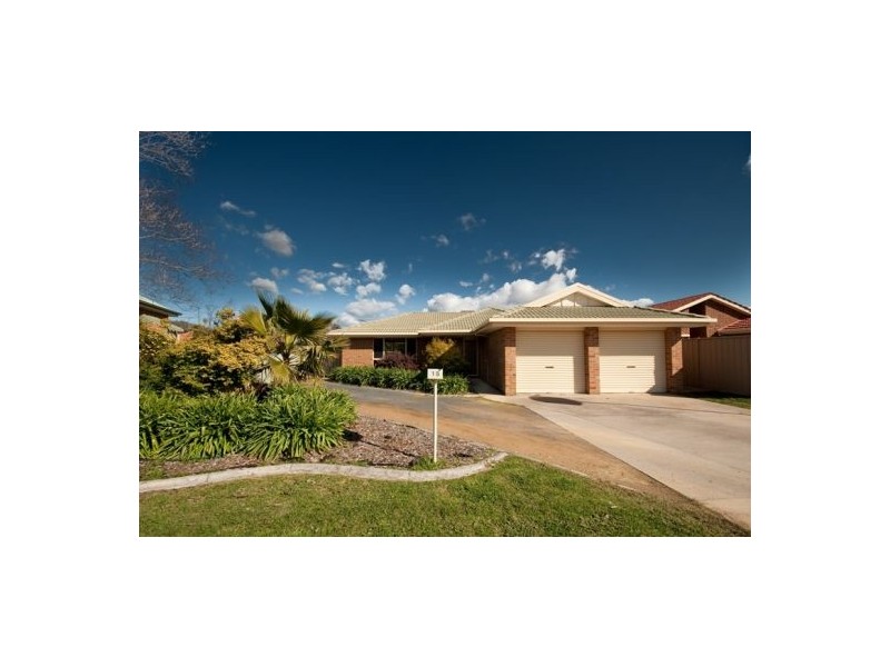 15 Condon Pl, Lavington NSW 2641