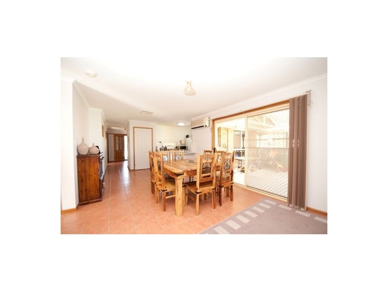 15 Condon Pl, Lavington NSW 2641