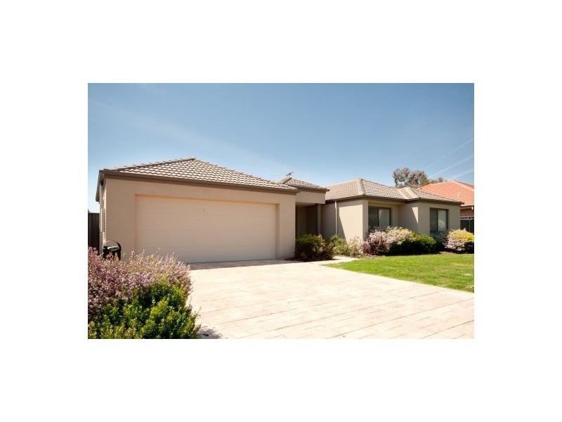 104 Hotham Crt, Thurgoona NSW 2640