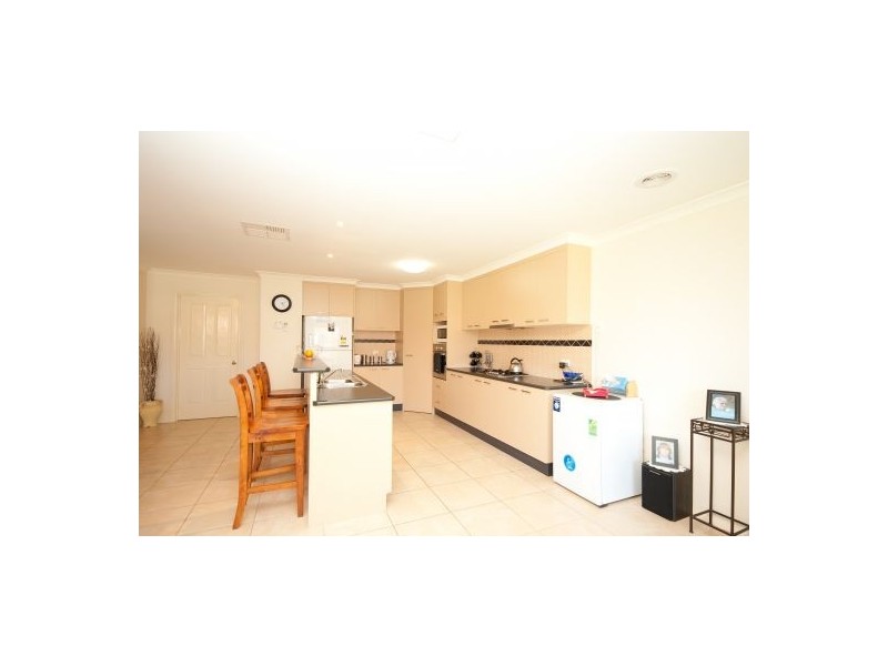 104 Hotham Crt, Thurgoona NSW 2640