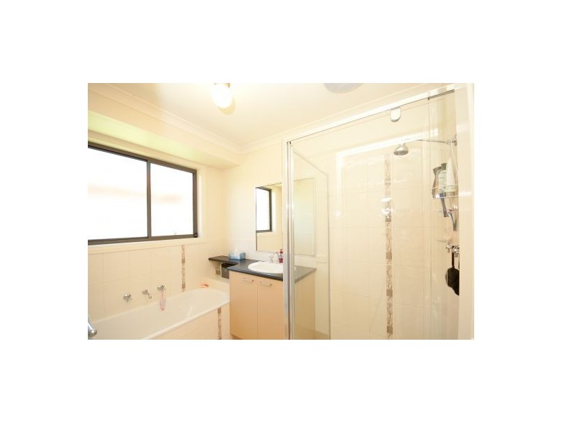 104 Hotham Crt, Thurgoona NSW 2640