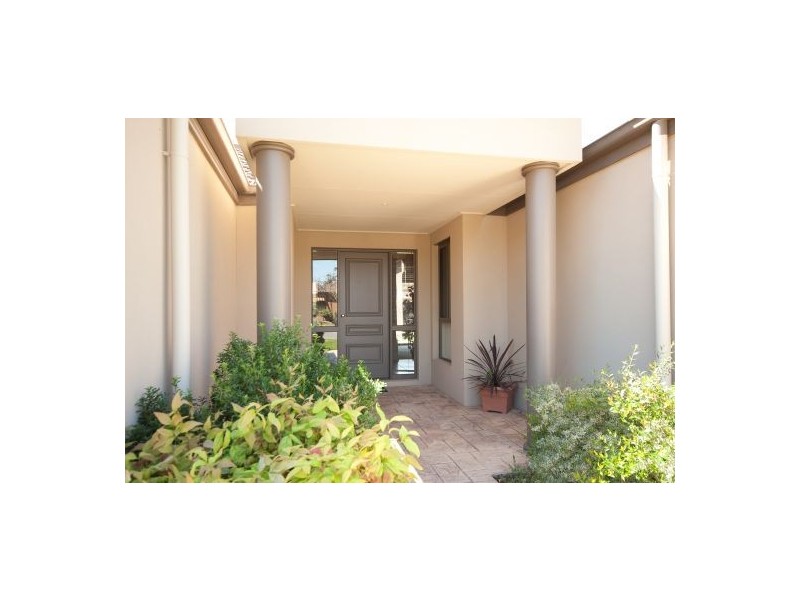 104 Hotham Crt, Thurgoona NSW 2640