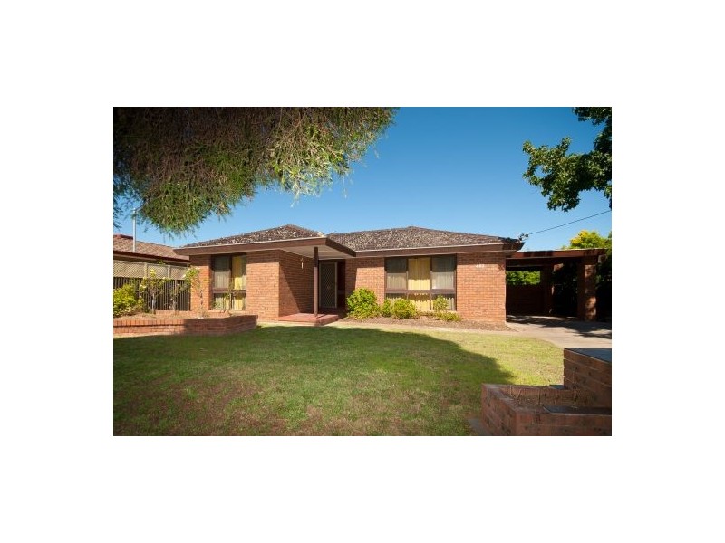 402 Dale Crescent, Lavington NSW 2641