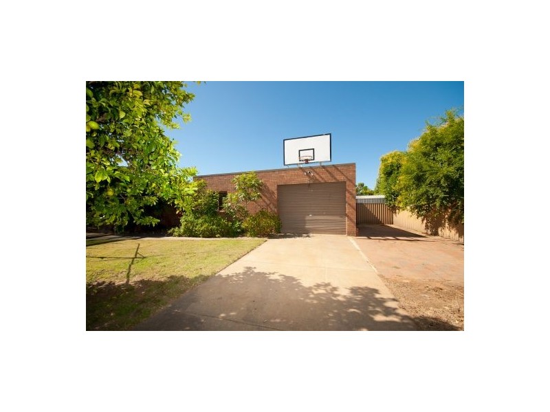 402 Dale Crescent, Lavington NSW 2641