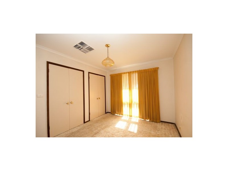 402 Dale Crescent, Lavington NSW 2641