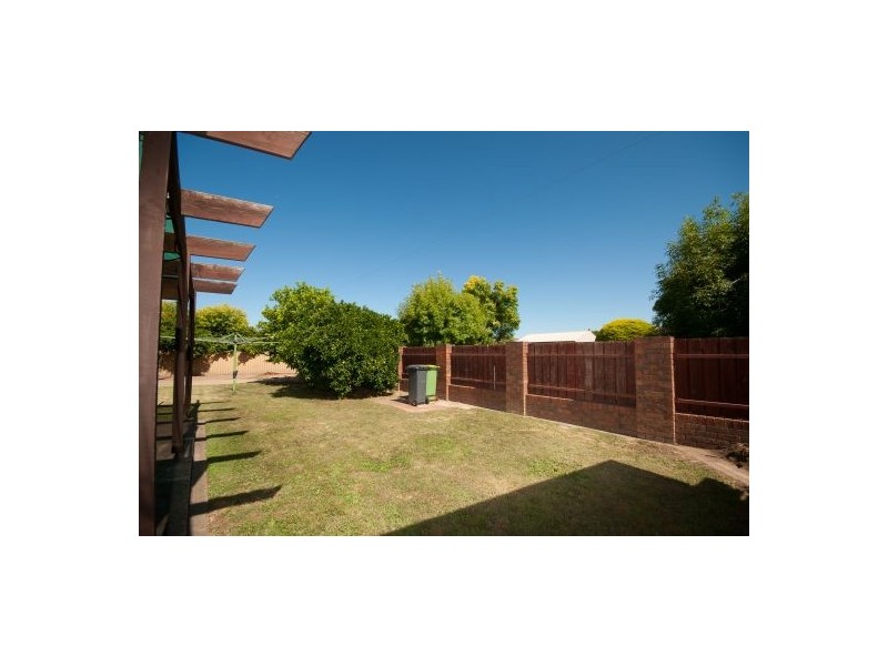 402 Dale Crescent, Lavington NSW 2641