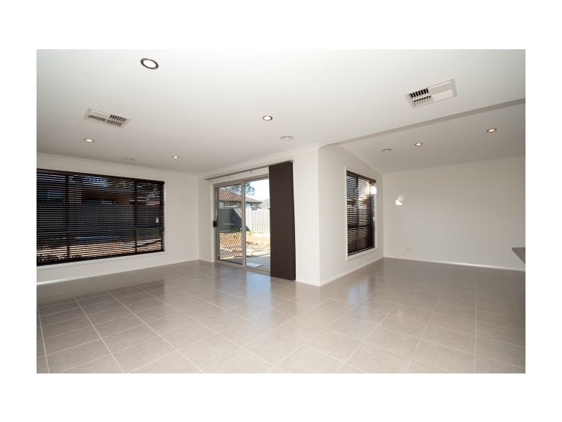 4 Willaroo Street, Thurgoona NSW 2640