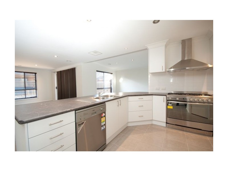 4 Willaroo Street, Thurgoona NSW 2640