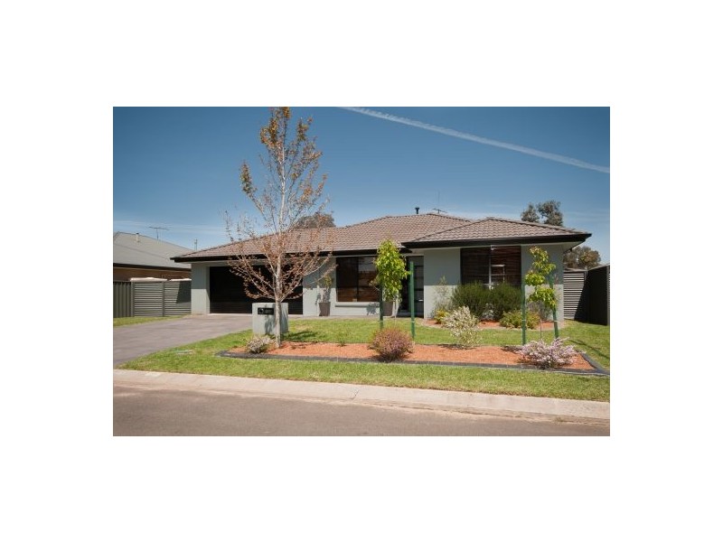 2 Guthega Crt, Thurgoona NSW 2640