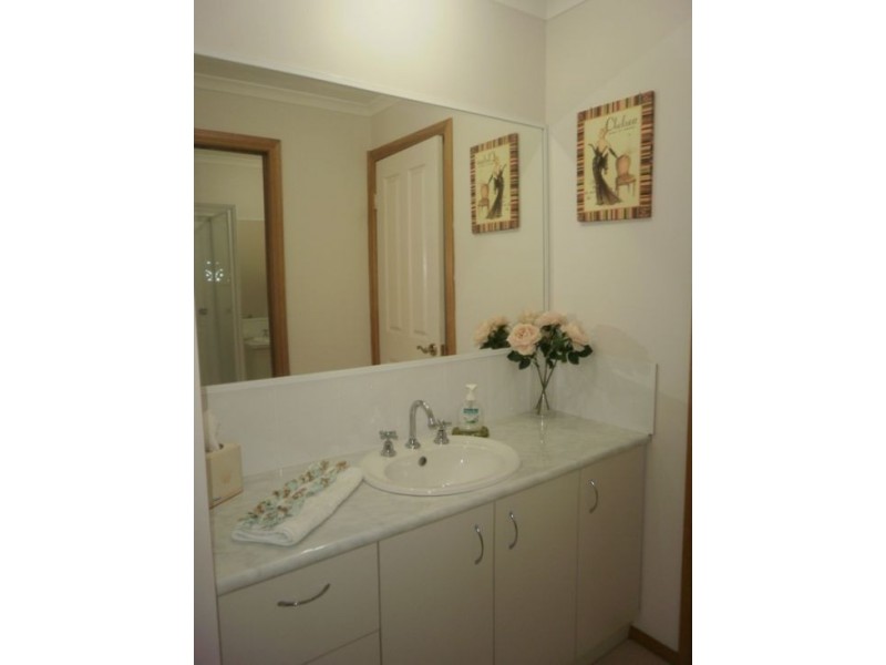 570 Mair Street, Lavington NSW 2641