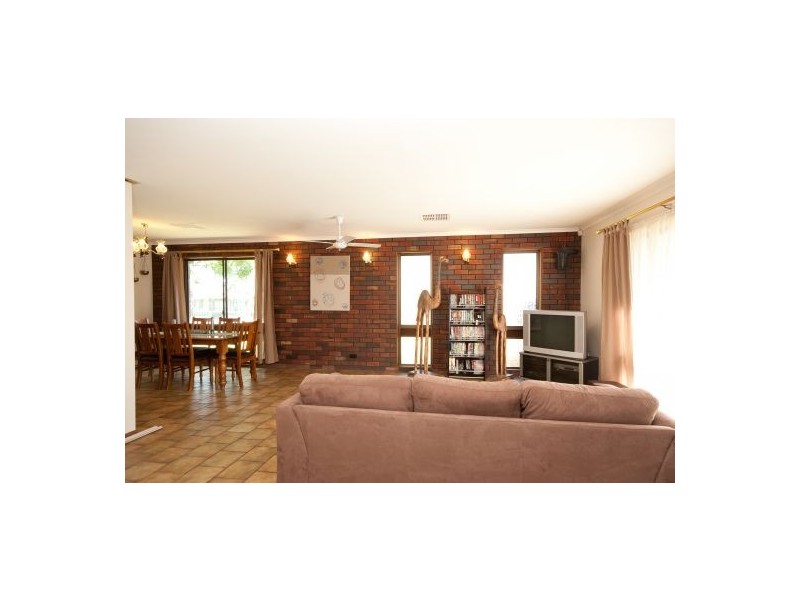 340 Cheyenne Drive, Lavington NSW 2641