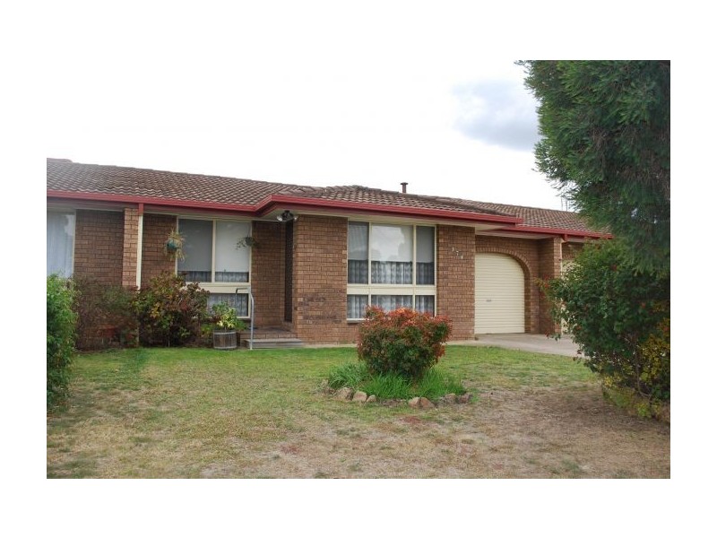 2/374 Sandrina Drive, Lavington NSW 2641