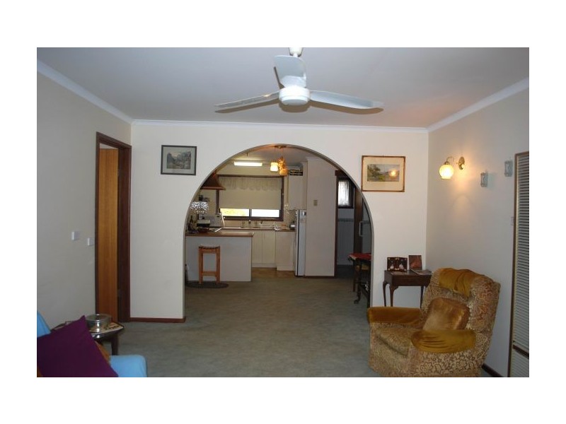 2/374 Sandrina Drive, Lavington NSW 2641