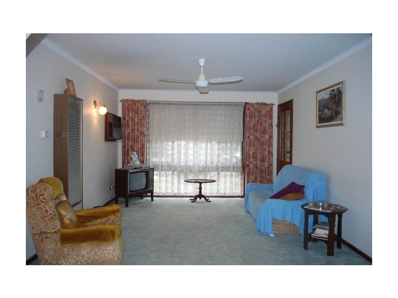 2/374 Sandrina Drive, Lavington NSW 2641