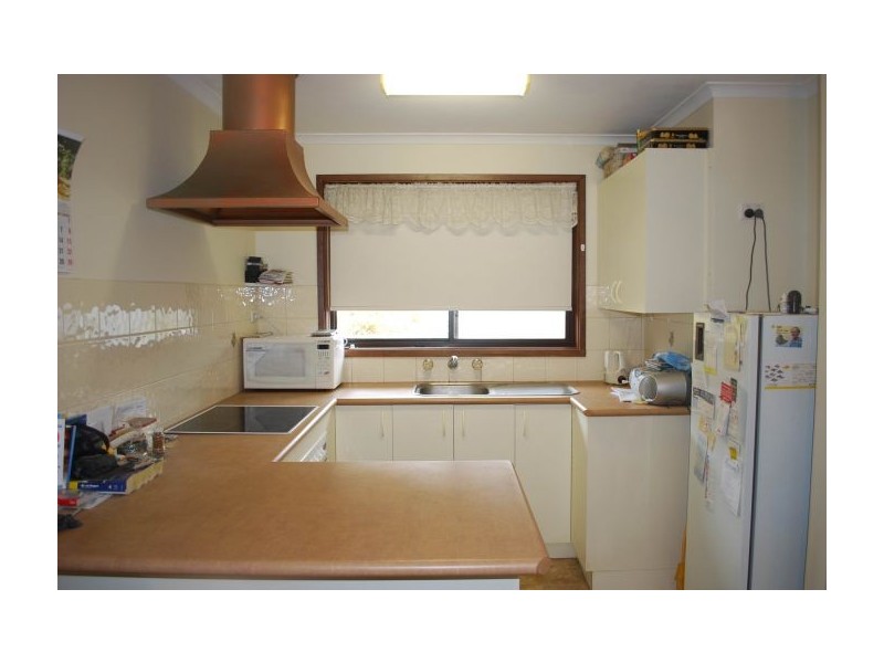 2/374 Sandrina Drive, Lavington NSW 2641