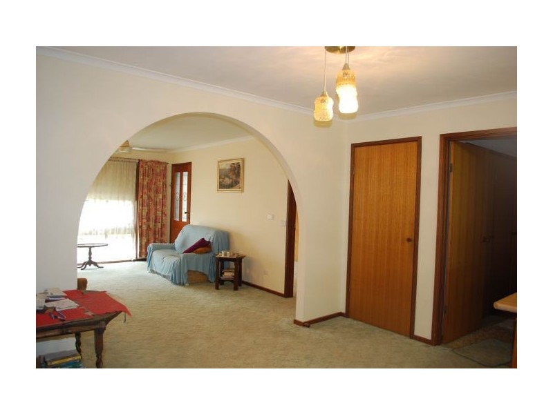 2/374 Sandrina Drive, Lavington NSW 2641