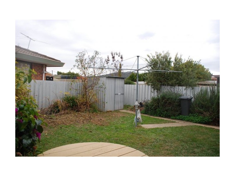 2/374 Sandrina Drive, Lavington NSW 2641