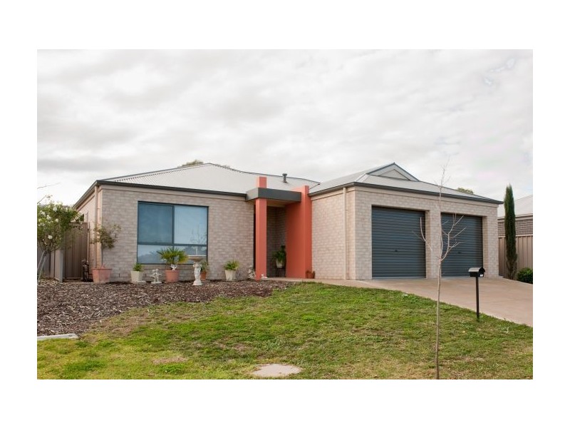 212 Kaitlers Rd, Lavington NSW 2641