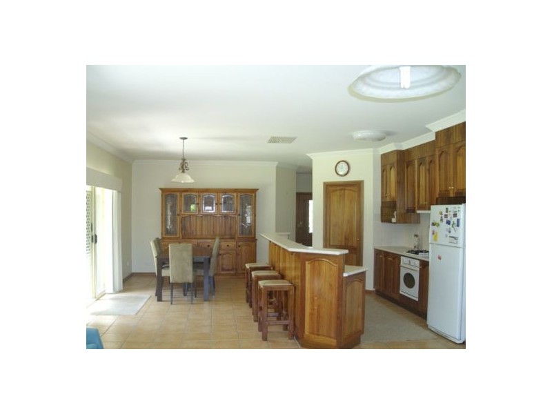 27 Alawarra Road, Lavington NSW 2641