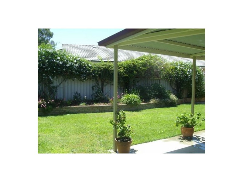 27 Alawarra Road, Lavington NSW 2641