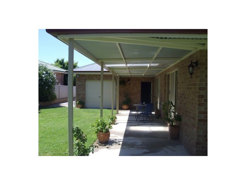 27 Alawarra Road, Lavington NSW 2641