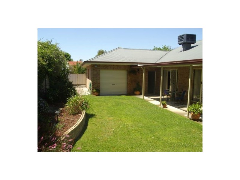 27 Alawarra Road, Lavington NSW 2641