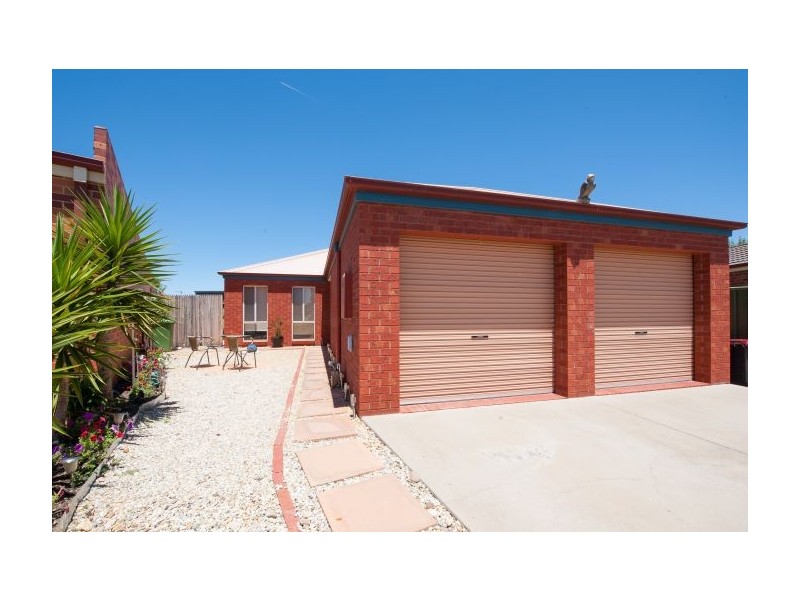 11 Beaus Crt, East Albury NSW 2640