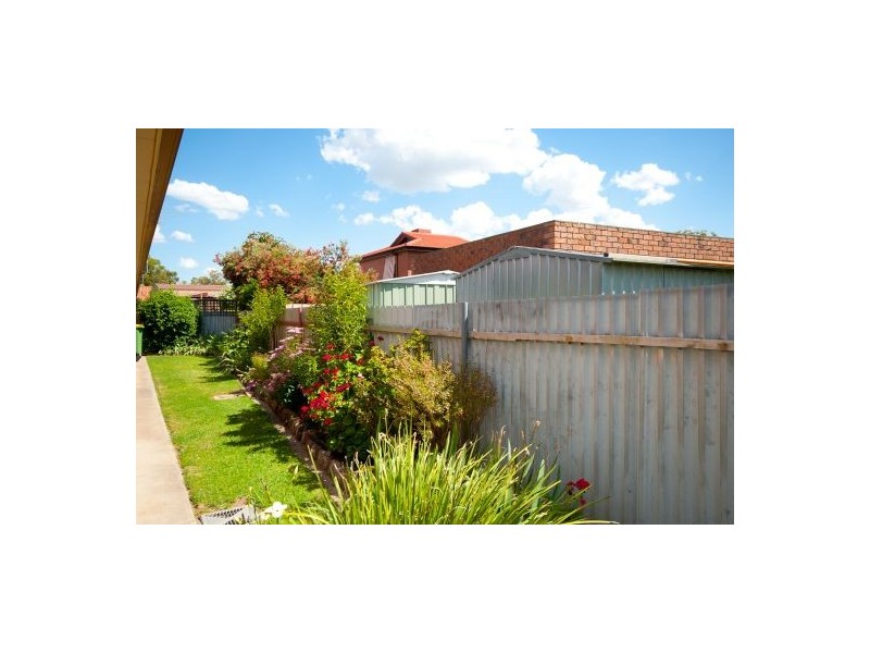 1/23 Wentworth Crt, Lavington NSW 2641