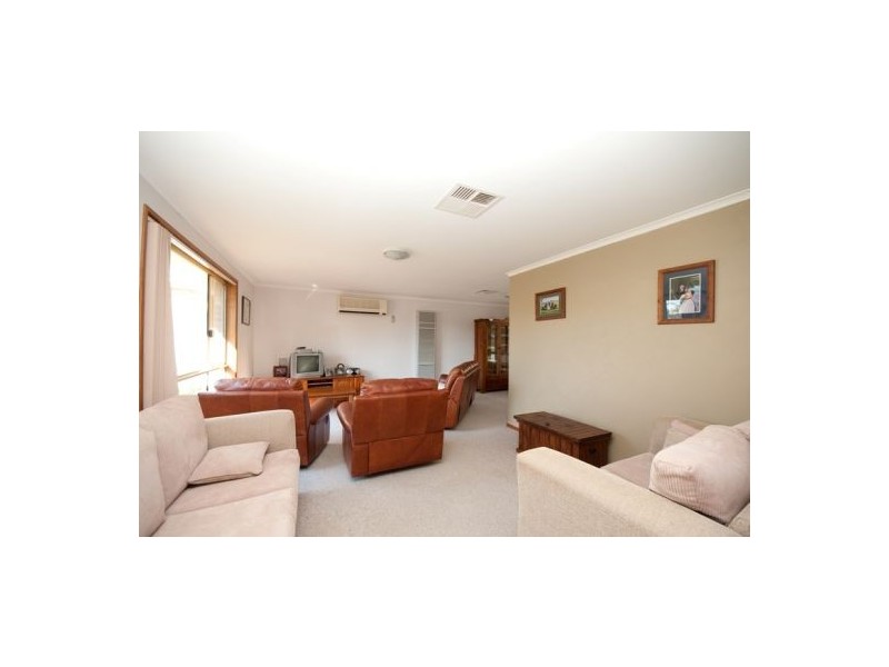 15 Condon Place, Lavington NSW 2641