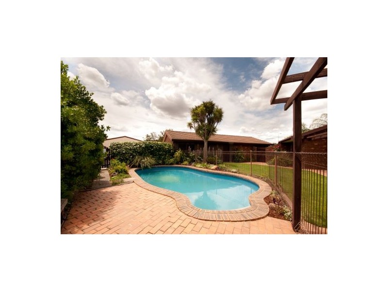 5 Rowen Crt, Lavington NSW 2641