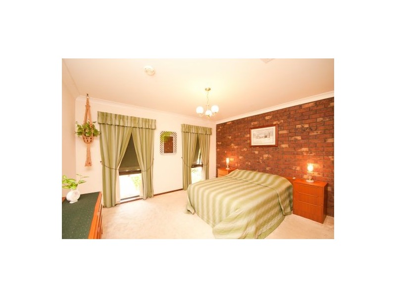 5 Rowen Crt, Lavington NSW 2641