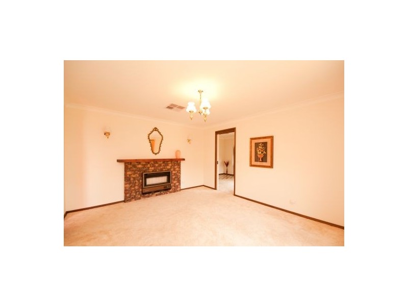 5 Rowen Crt, Lavington NSW 2641