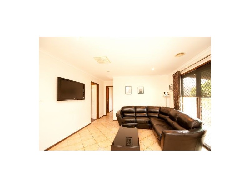 8 Rowen Crt, Lavington NSW 2641