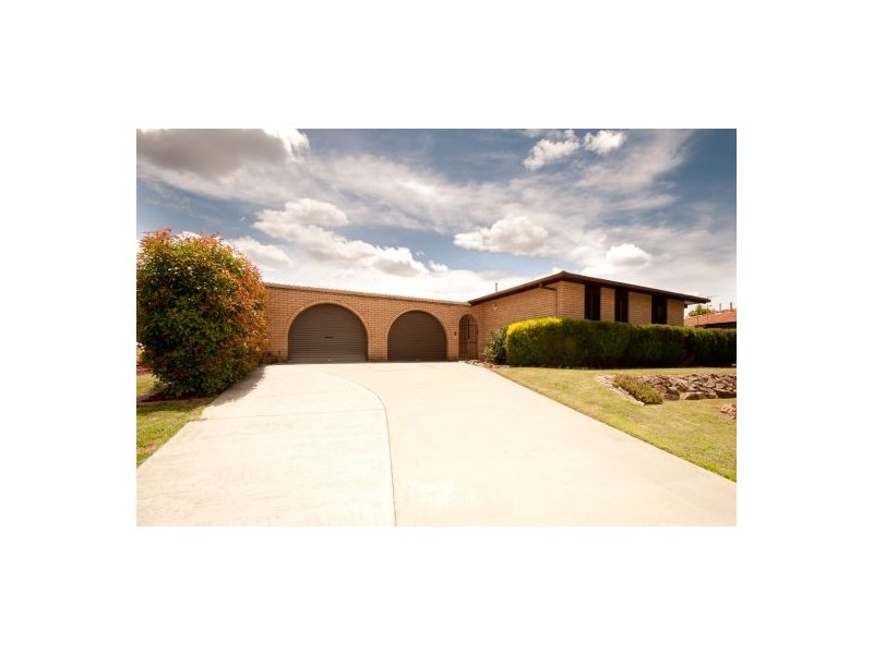 8 Rowen Crt, Lavington NSW 2641