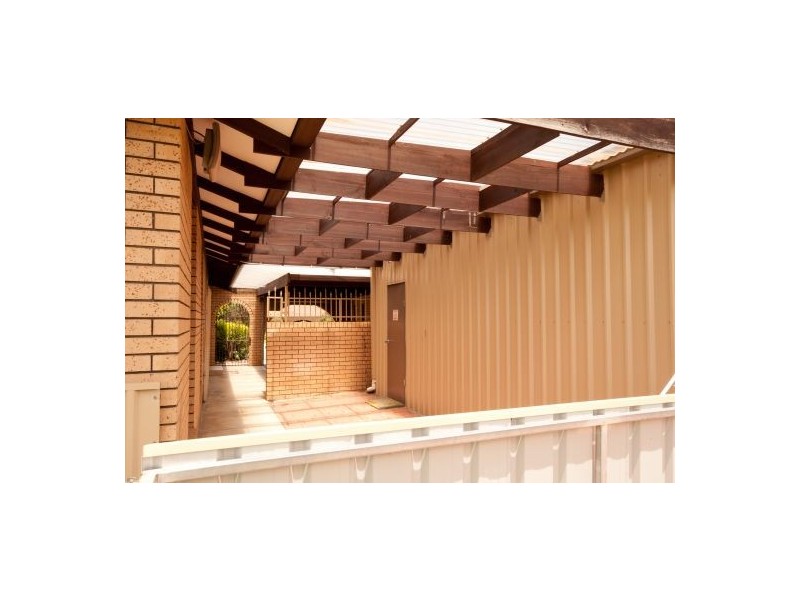 8 Rowen Crt, Lavington NSW 2641