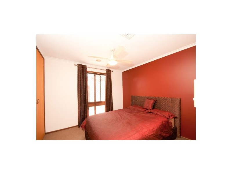 8 Rowen Crt, Lavington NSW 2641