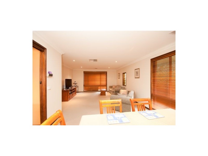 14 Kensington Crt, Thurgoona NSW 2640