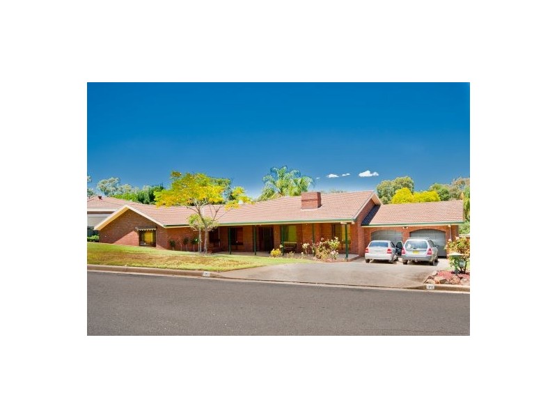 71 Buronga Drive, Lavington NSW 2641