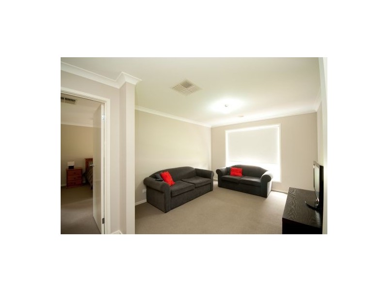 121 Whitebox Cct, Thurgoona NSW 2640