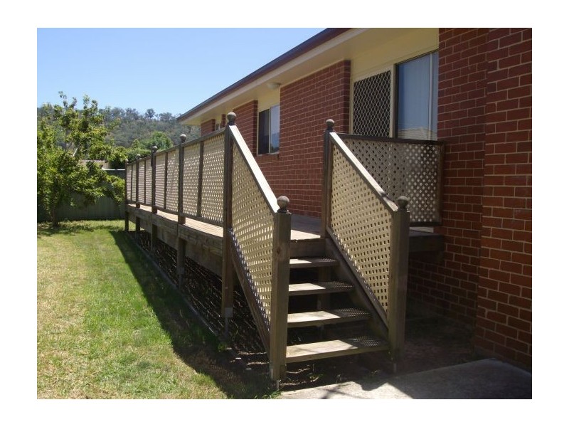 Unit 2/41 Harmer St, Lavington NSW 2641