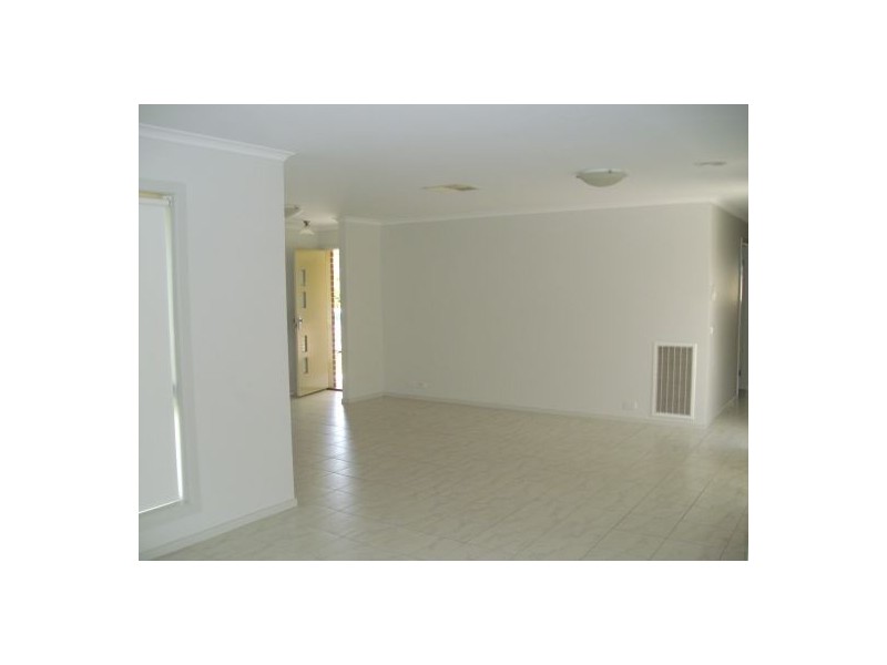 90 Royce Crescent, Lavington NSW 2641