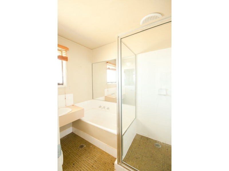 2 Algona Rd, Lavington NSW 2641