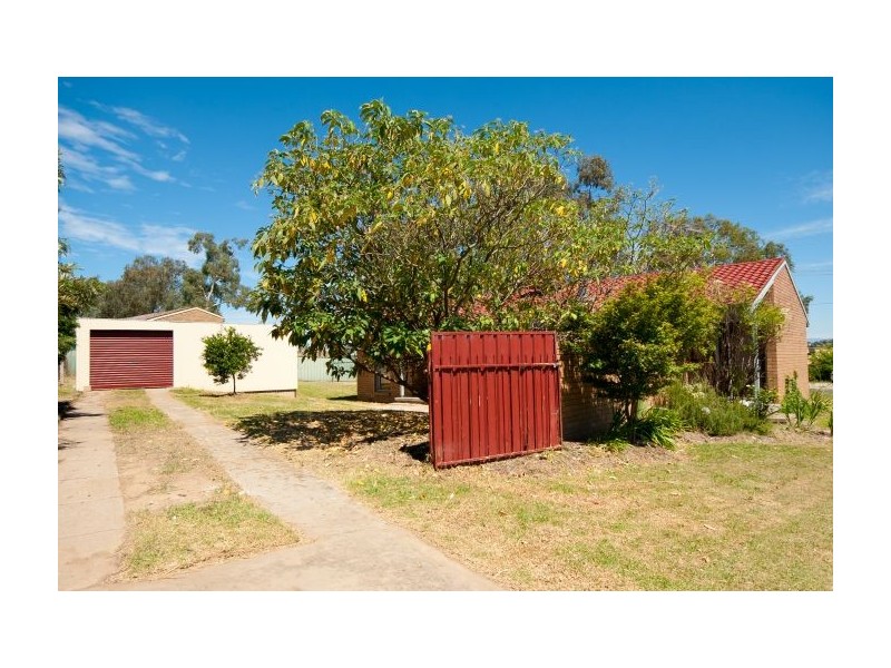 2 Algona Rd, Lavington NSW 2641