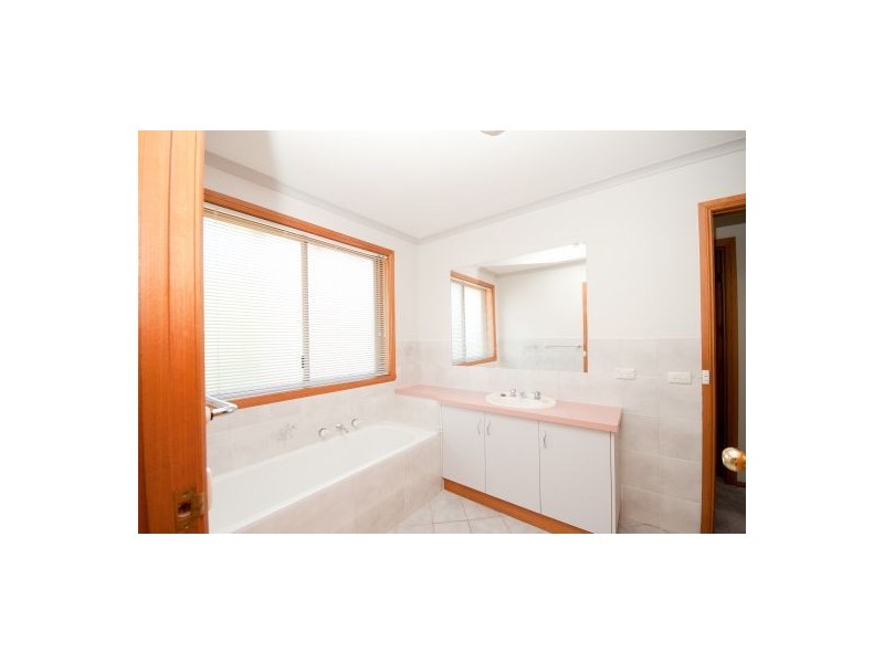 1/1 Saville Ave, Lavington NSW 2641