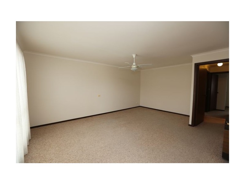 2-410 Kotthoff St, Lavington NSW 2641