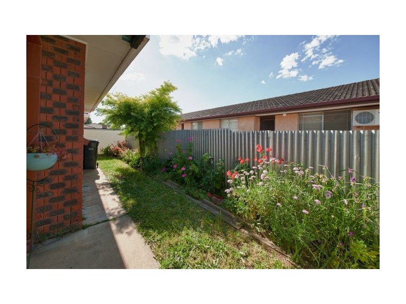2-410 Kotthoff St, Lavington NSW 2641