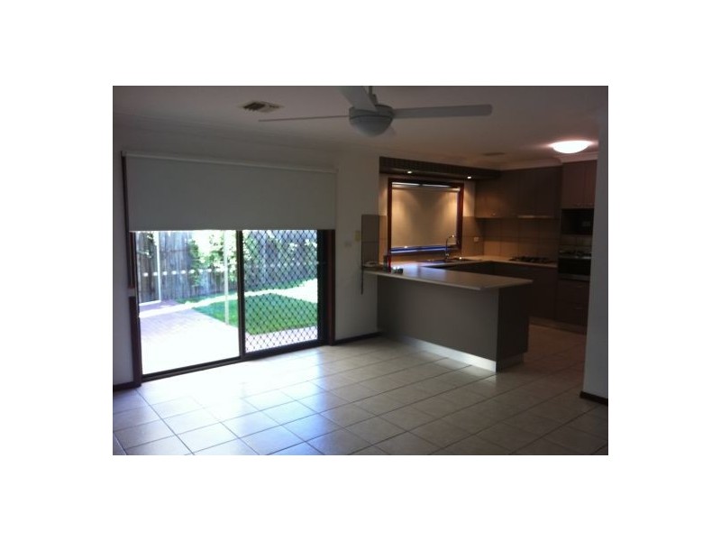 492 Laramee Drive, Lavington NSW 2641