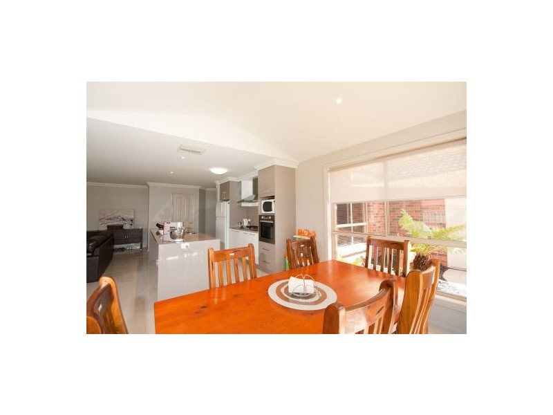 55 Honeyeater Circ, Thurgoona NSW 2640